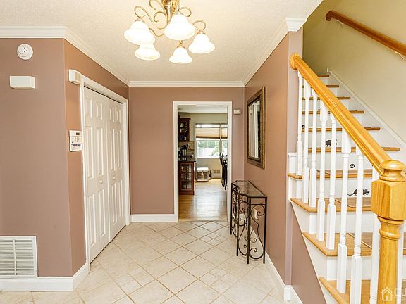 3rd image of 411 Brentwood Dr