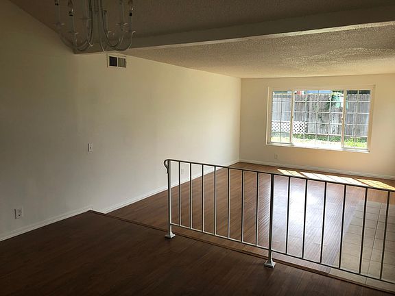 4th image of 317 N Sweetwater St