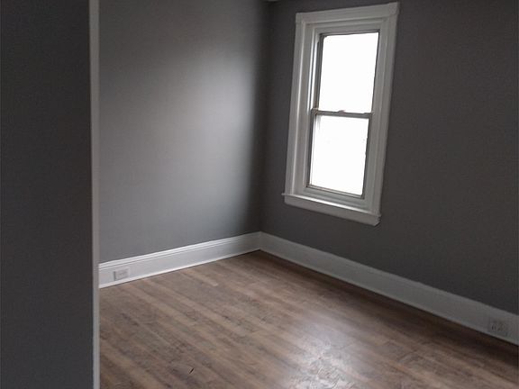 4th image of 5925 N Beechwood St