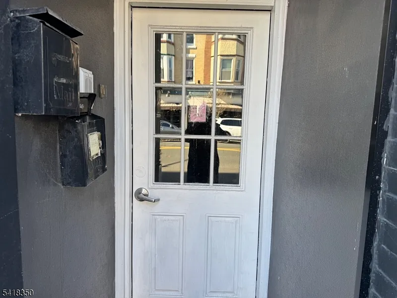1 bed, 1.0 bath, $2,400 — Photo 1