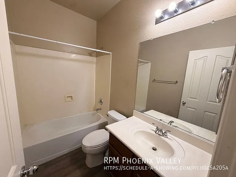 2517 S 116th Ave — Photo 10