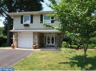 24 Upton Ln, Yardley, PA 19067