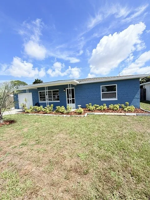 Photo 1 of 13 - 4311 14th Ave N - Saint Petersburg, FL Primary Photo - 4311 14th Ave N