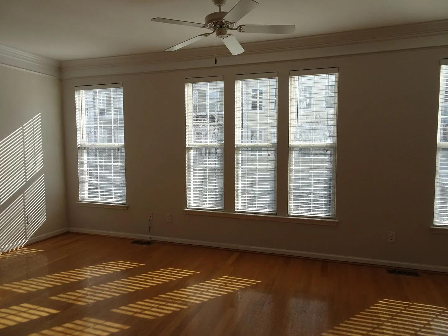 Nice town home close to Town Center — Photo 4