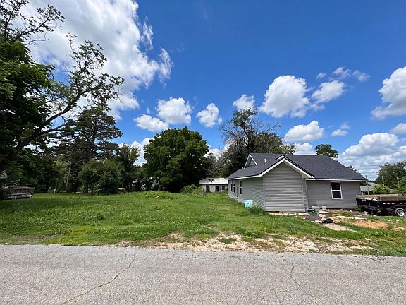 4th image of 28215 Hickory Street