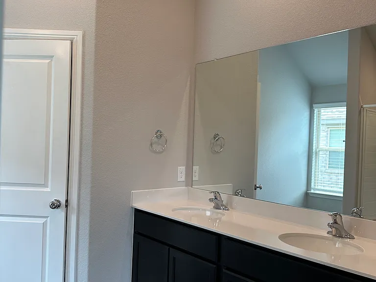 1416 Avalon Ct — Photo 5