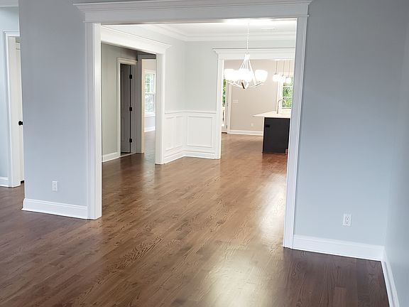 5th image of 373 Kingsland Ave