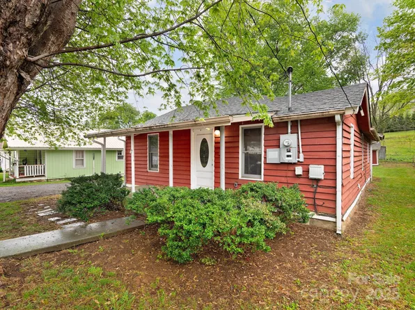 57 Mull St, Waynesville, NC 28786