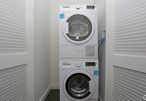 5th image of 250 E Houston St APT 5D