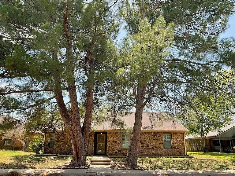 2407 Arbor Cir — Photo 1