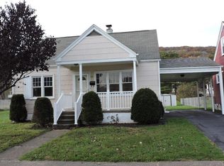 23 Oak St, Wyoming, PA 18644