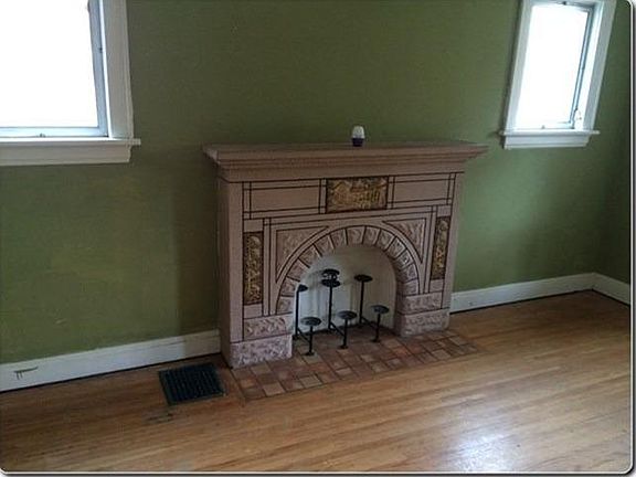 4th image of 1635 Tuxworth Ave