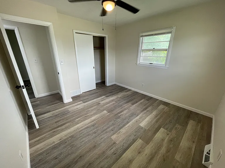 2207 Clark Ln — Photo 21