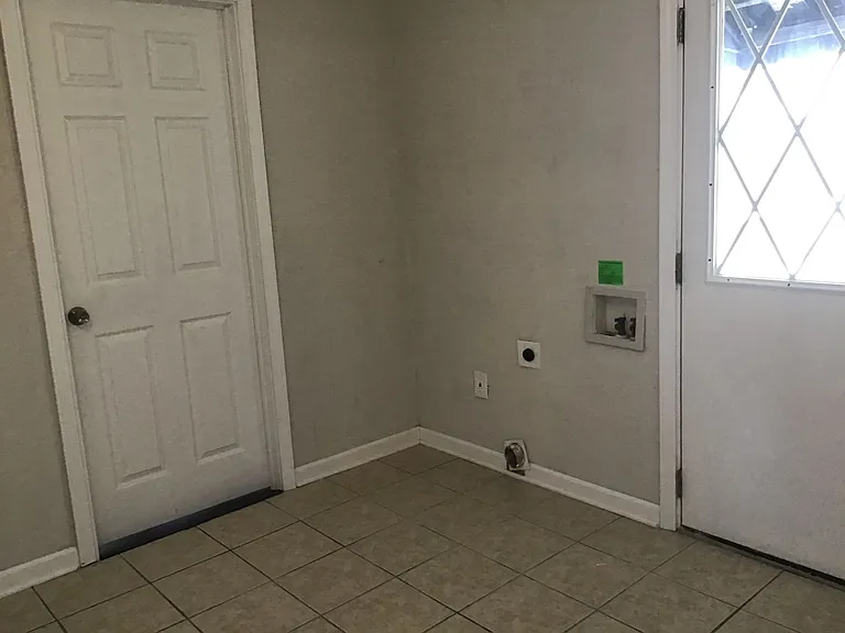 14704 Delaware Ave — Photo 7