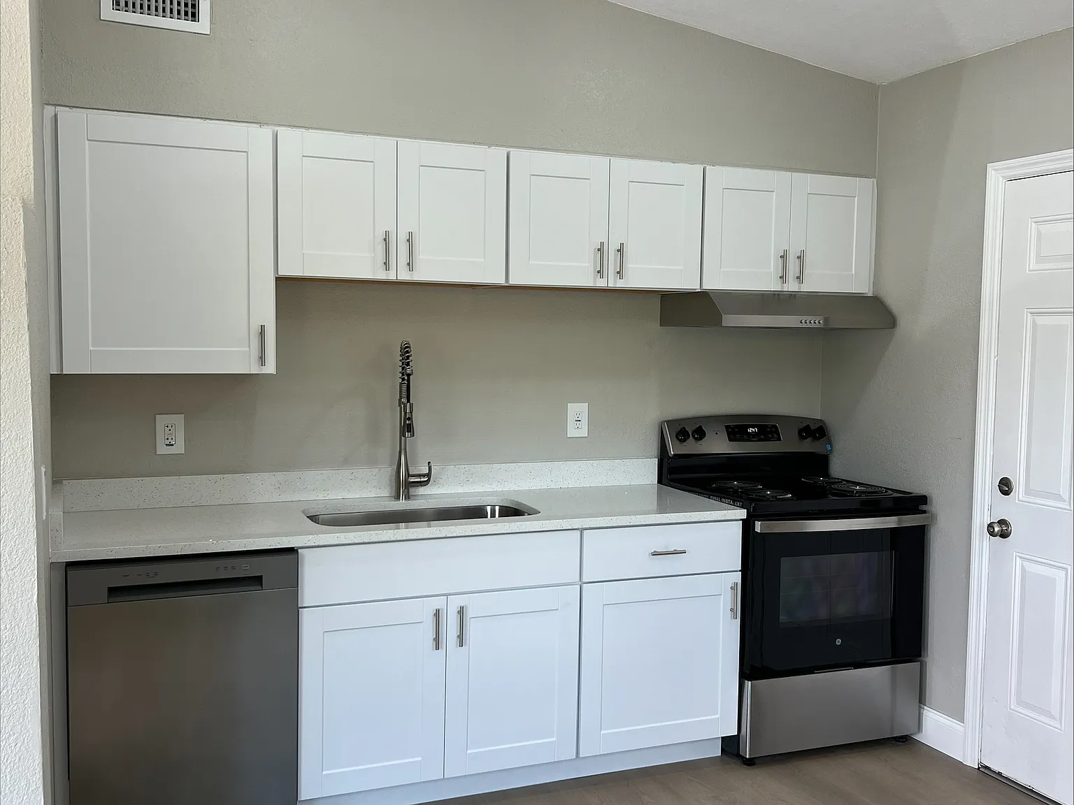 2 bed, 693 sqft, $1,850 — Photo 3