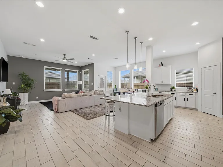 4512 Bartagrass Dr — Photo 5