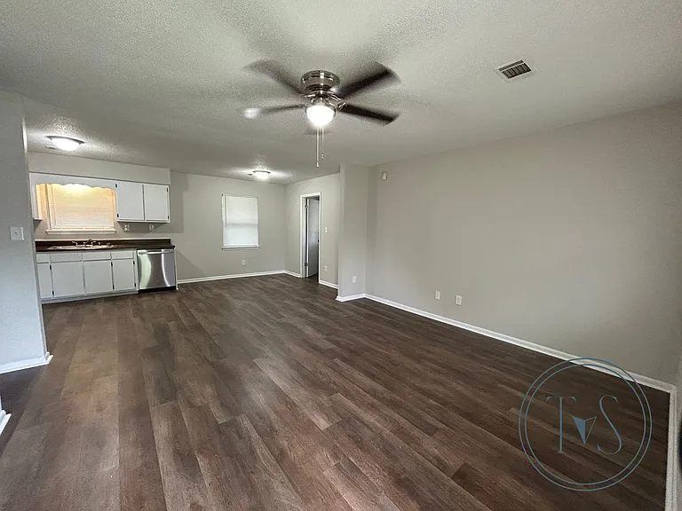 993 White Cir — Photo 3