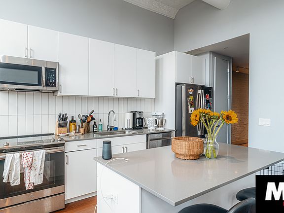 3rd image of 1427 N Milwaukee Ave #402