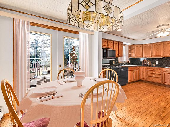 5th image of 104 Vesper Court