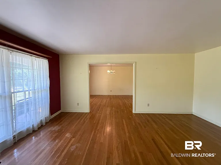 110 Patrician Dr — Photo 7