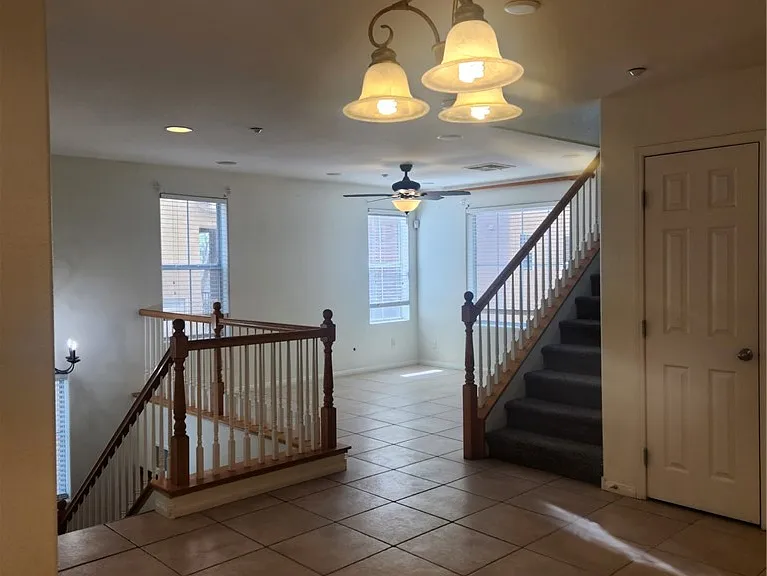 6485 Abbotsford House Ct — Photo 2
