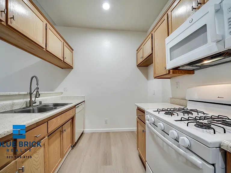 11225 Morrison St #118 — Photo 2