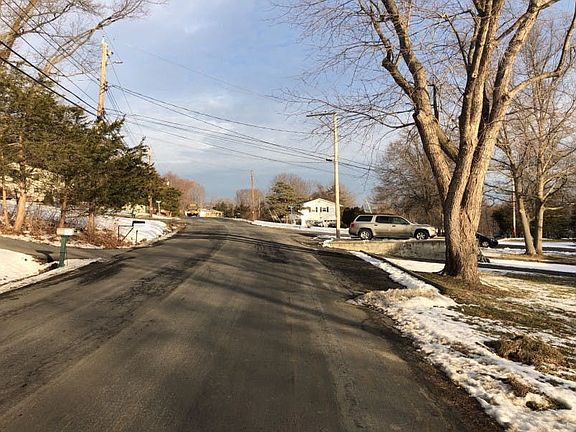 5th image of 22 Valley Dr