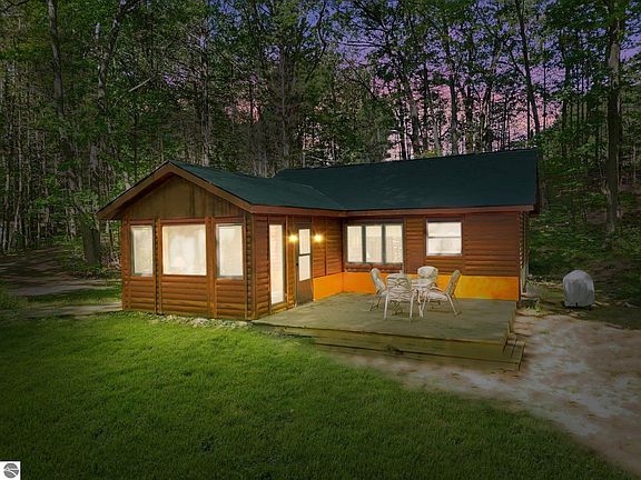 2nd image of 3104 Tibbets Dr