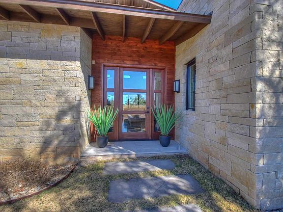 2nd image of 112 Alexis Ln