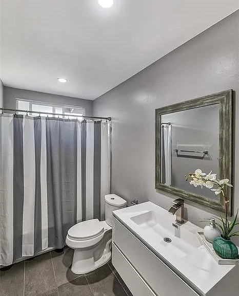 19221 Napa St — Photo 15