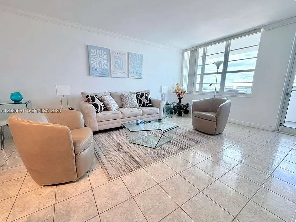 The Decoplage Condo — Photo 4
