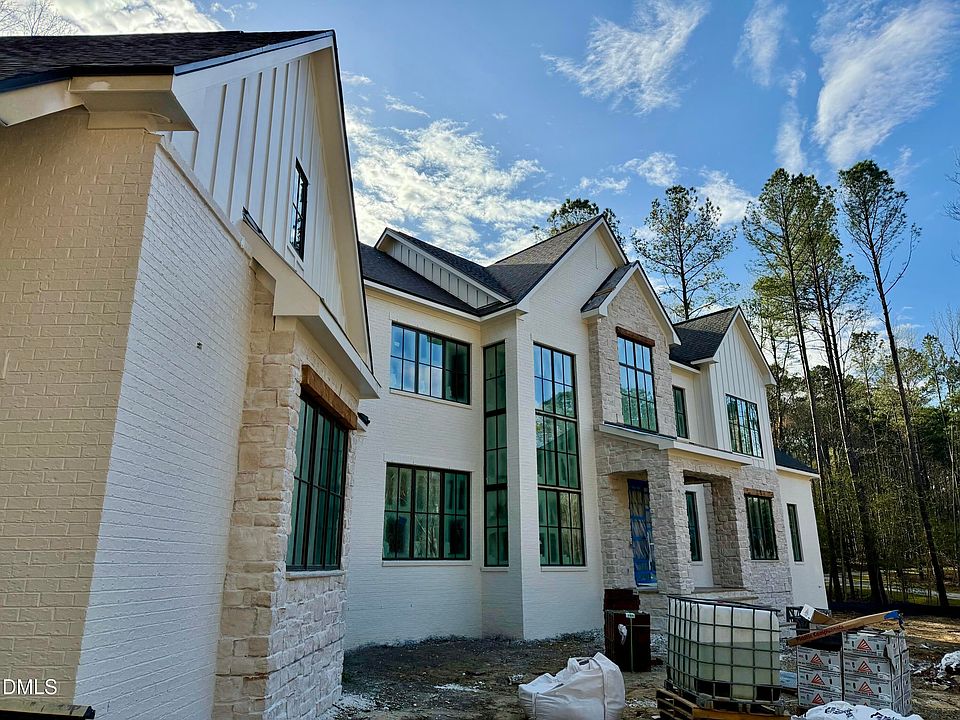 1st image of 123 Anfield Rd #9