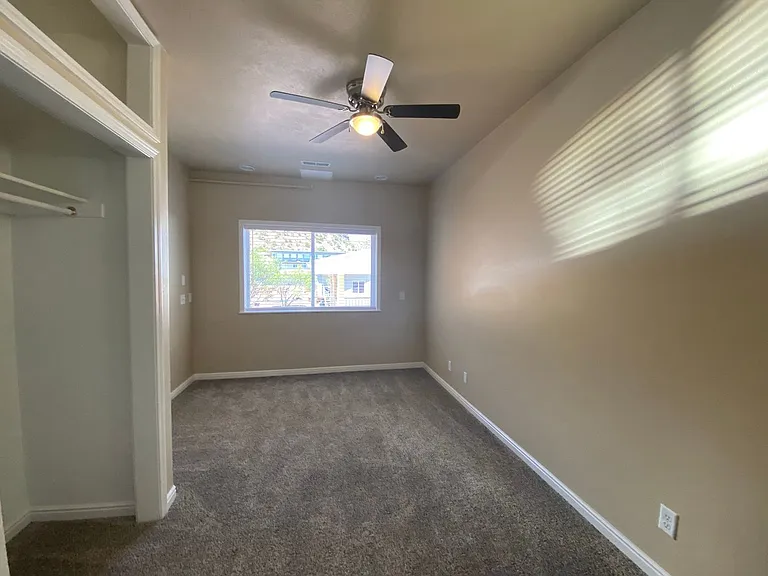 1045 N Canyon St — Photo 11