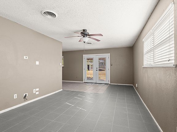 3rd image of 327 Cherry St