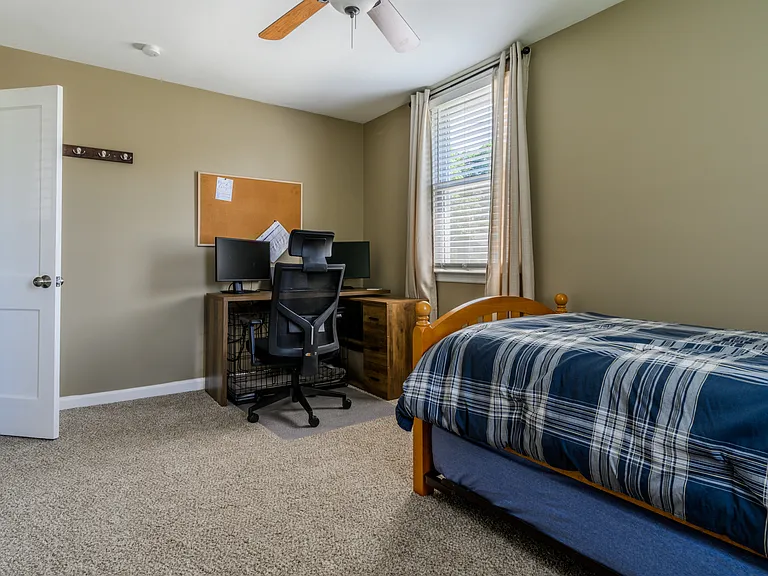 2518 Franklin Ave — Photo 15
