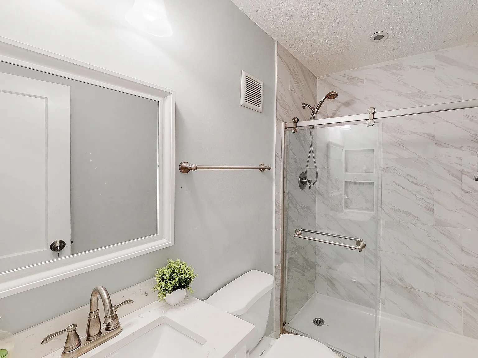 4 bed, 2.0 bath, 1812 sqft, $810 — Photo 4