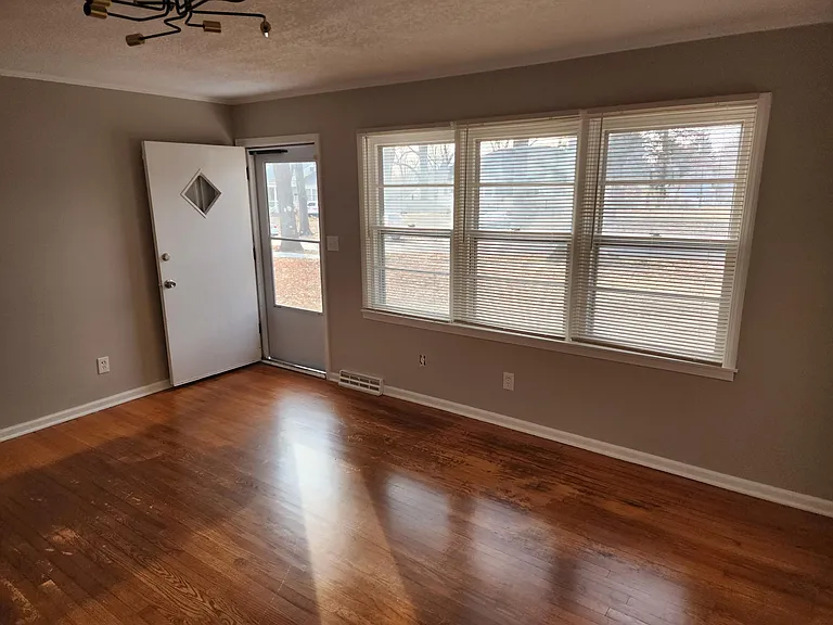 7331 Olive St — Photo 3