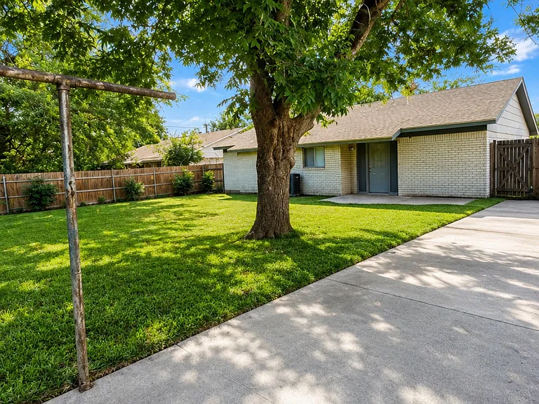 2509 Reever St — Photo 10