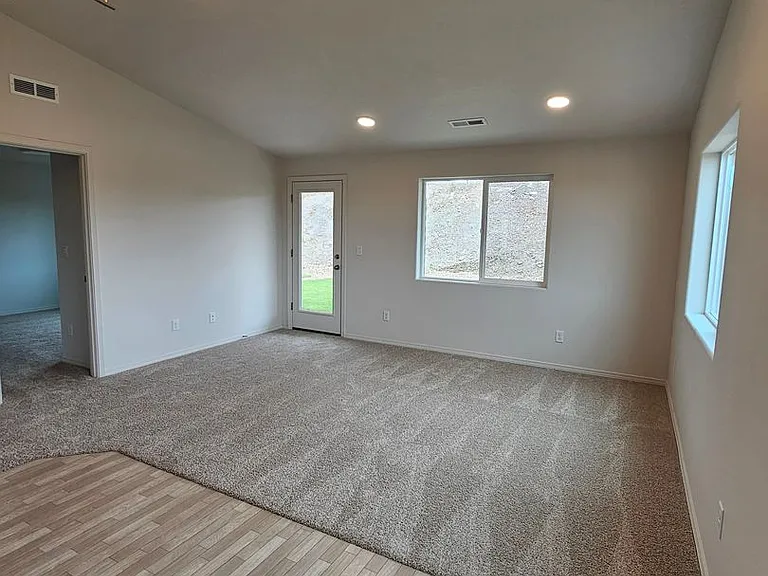 551 SE Polaris St — Photo 3