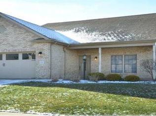 121 Village Cir, Oakdale, PA