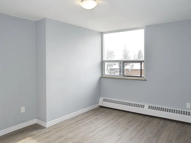 2185 Lawrence Ave E — Photo 16