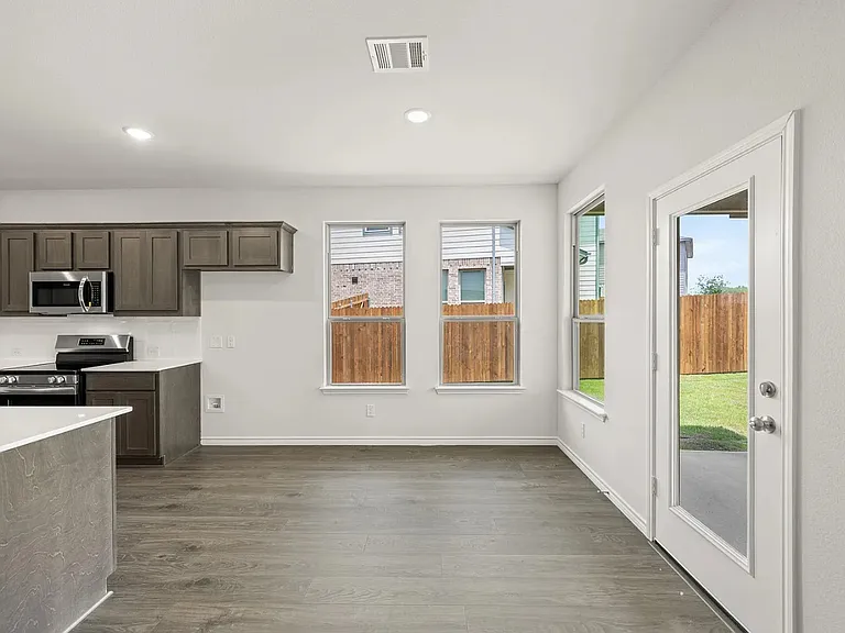 402 Saddle Ct #402 — Photo 8