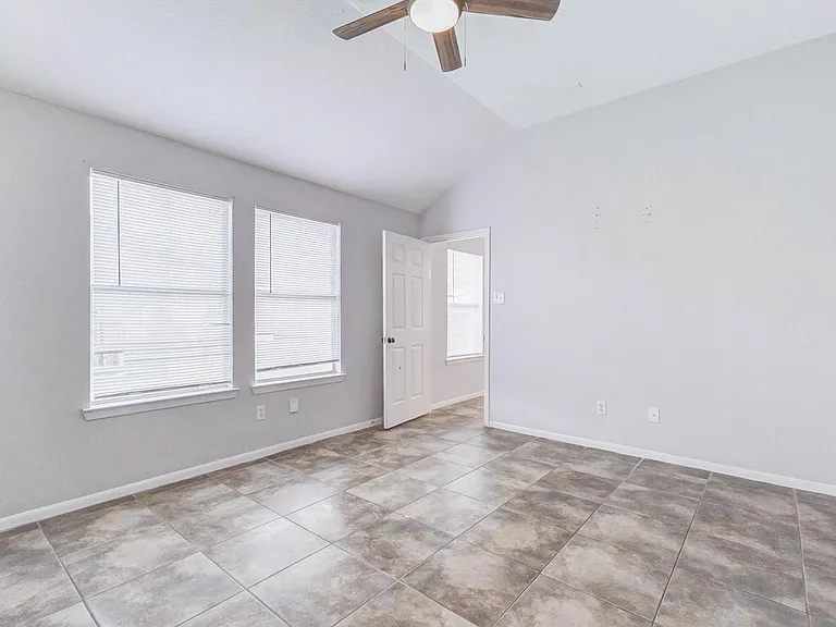 5923 Shining Leaf Ct — Photo 6