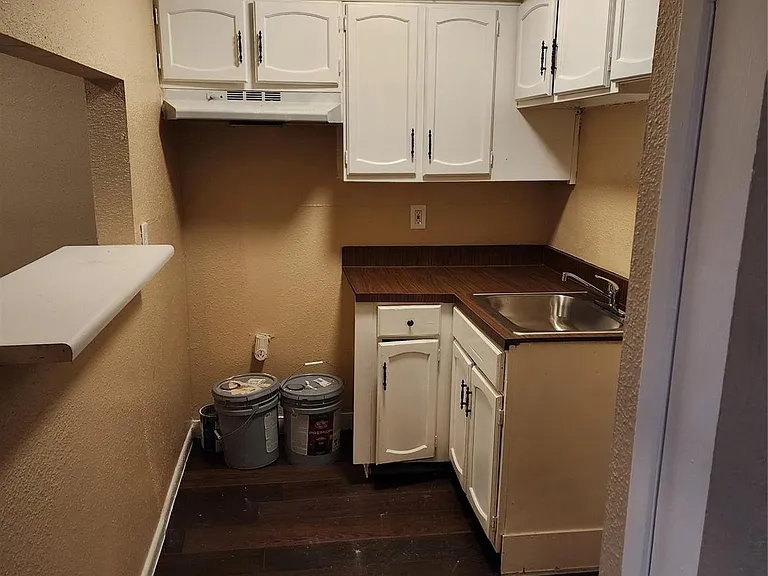 4311 Yellowstone Blvd #7 — Photo 2