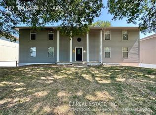 207 NW Barr Rd APT D, Grain Valley, MO 64029