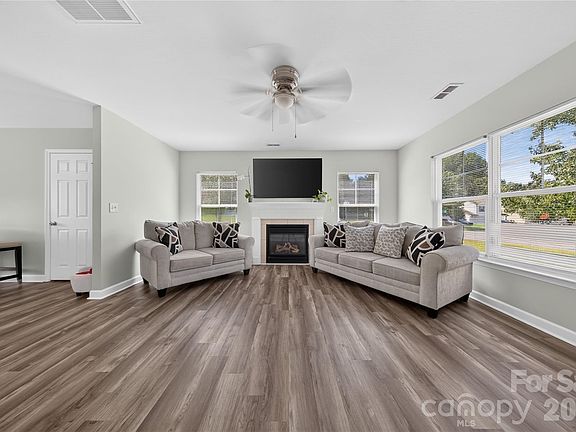 4th image of 2047 Sonoma Valley Dr