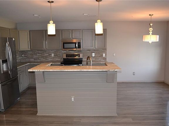 05 - Kitchen.JPG