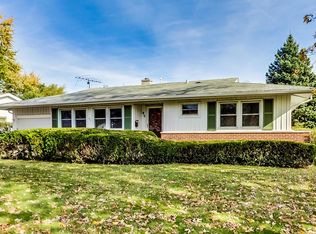 87 Ridgewood Rd, Elk Grove Village, IL 60007