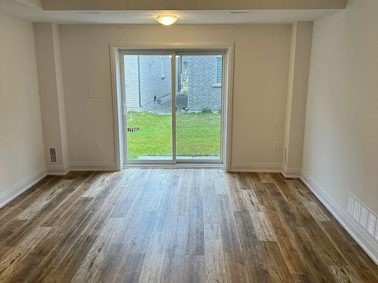 184 Franklin Trl #LOWER — Photo 2