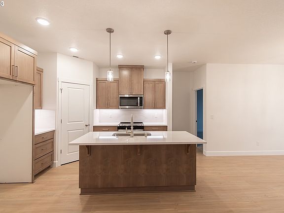 4th image of 2404 NE 1st Ave
